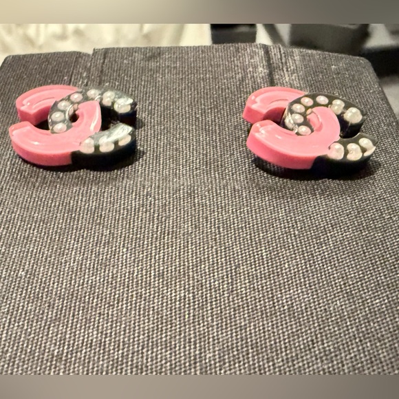Authentic two tone color Chanel resin earrings. - Picture 10 of 13